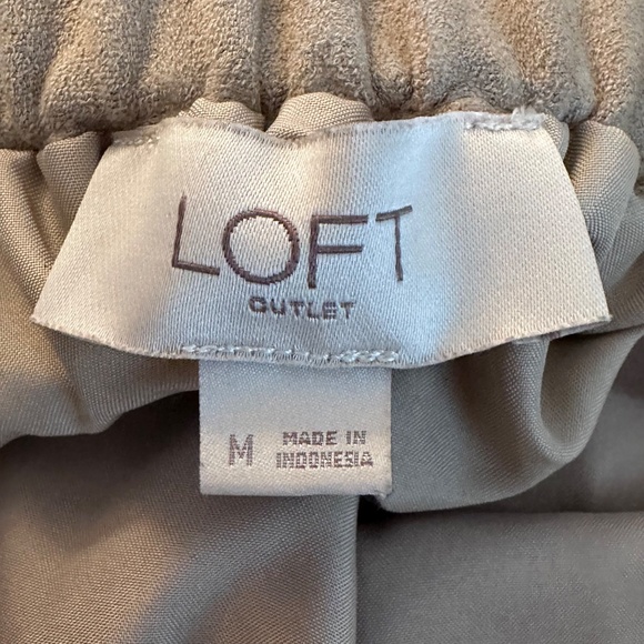 Ann Taylor LOFT Faux Suede Casual Skirt, Beige, Size Medium - Picture 6 of 6